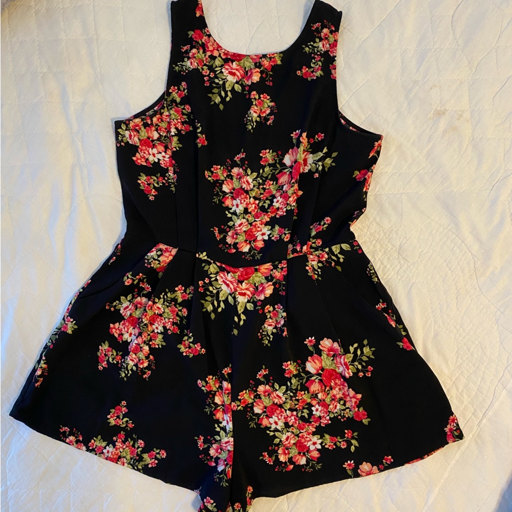 Short onesie with pockets